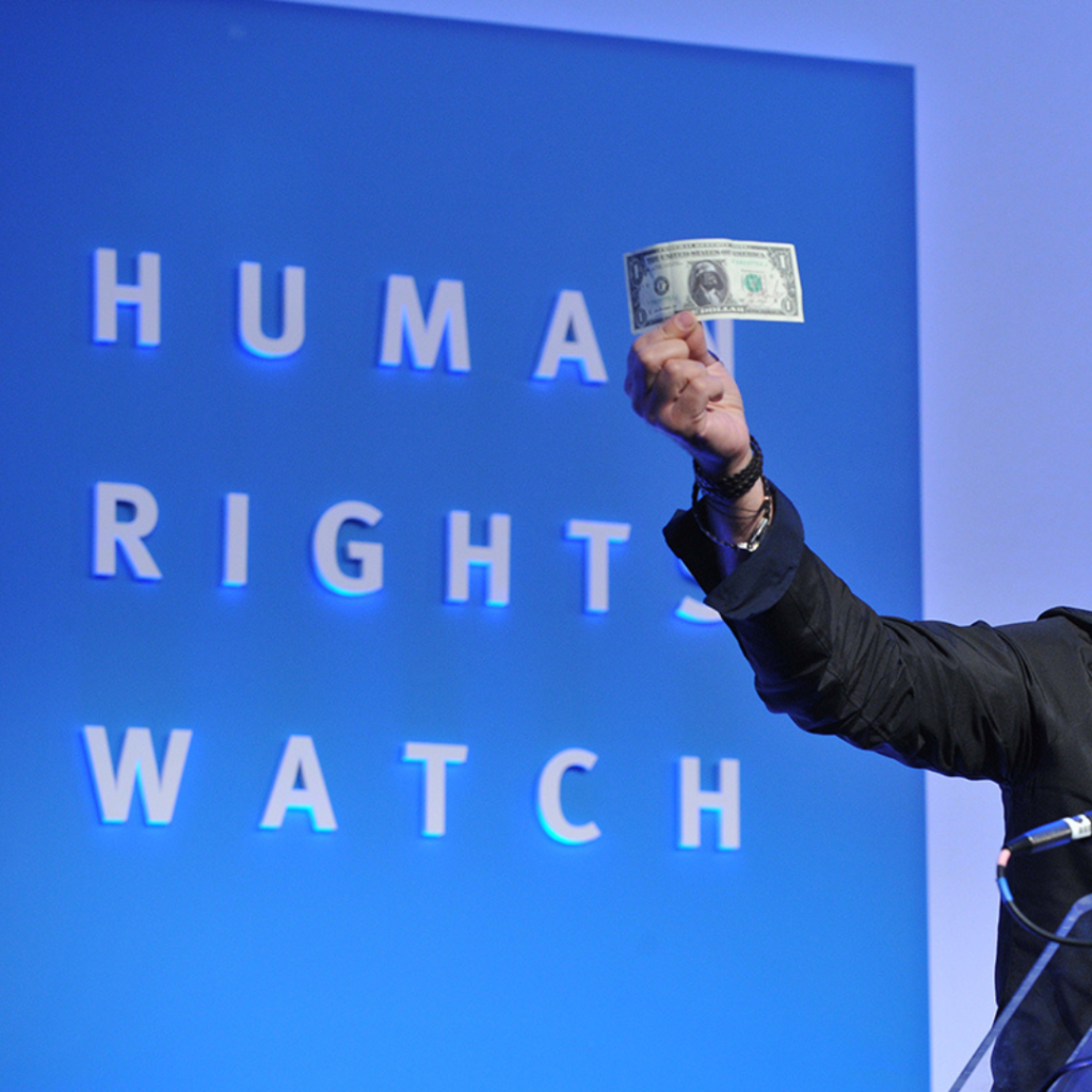 Artist Bran raises money for Human Rights Watch